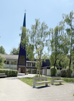 Blick auf den Turm der Versöhnungskirche (Bild 2)